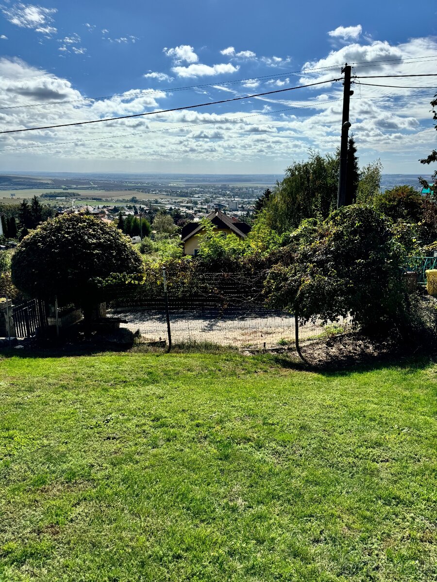 Nádherný slnečný pozemok Zobor