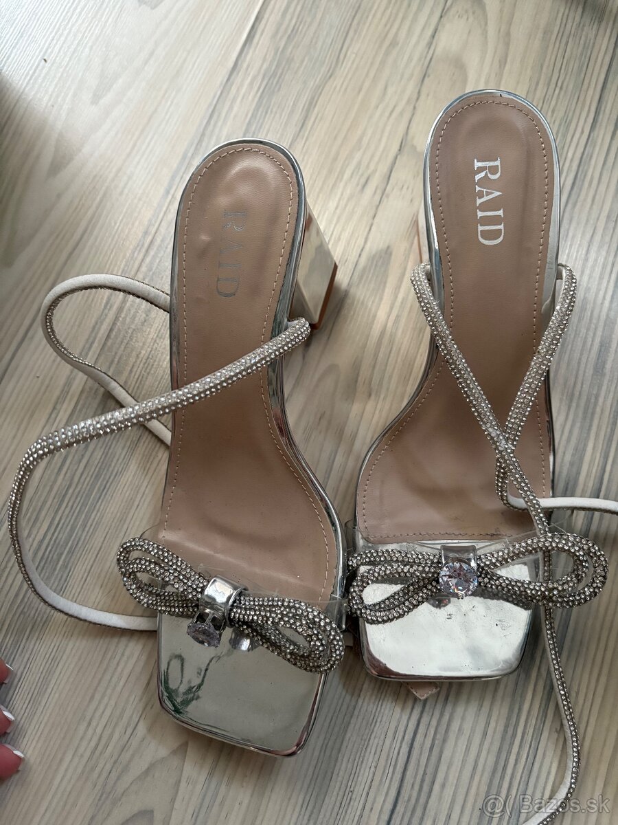 Slavnostne sandale strieborne