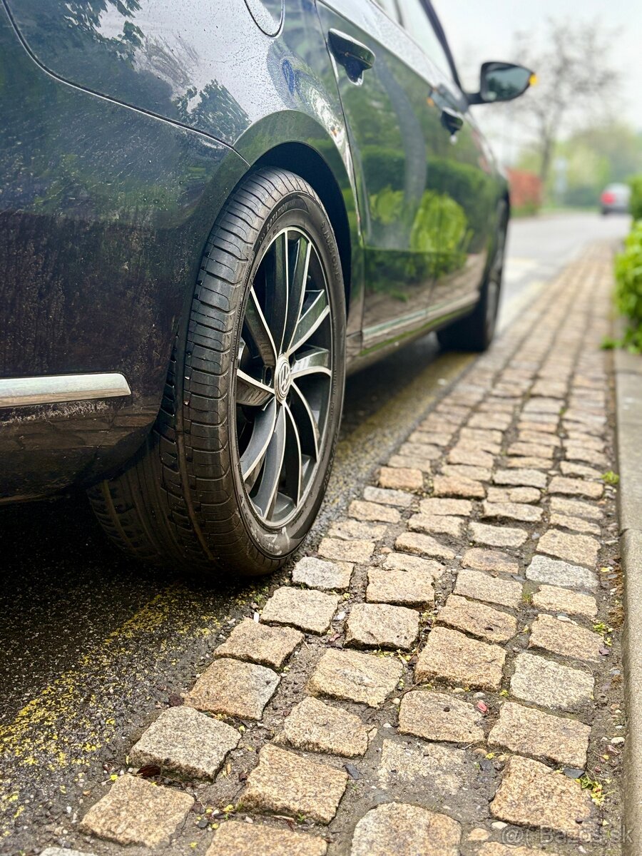 235/45 R17