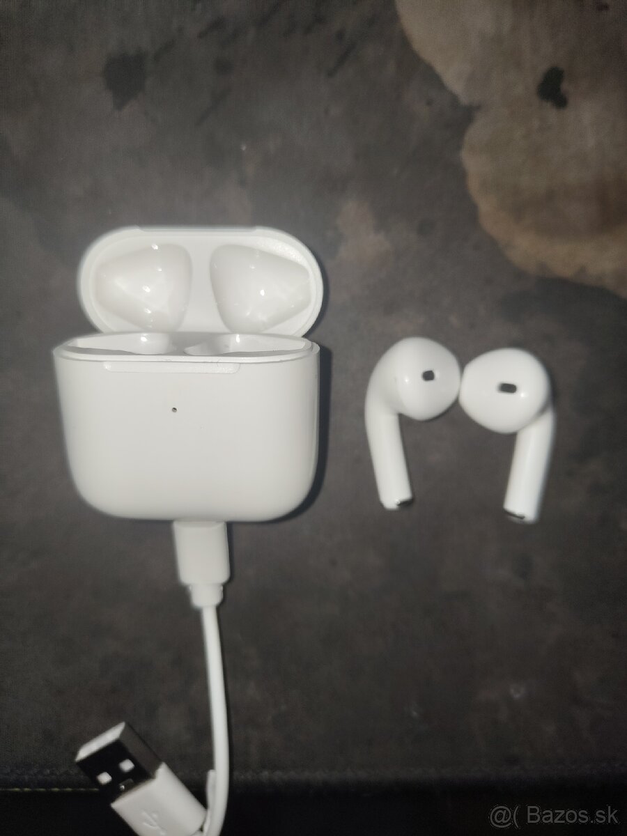 Bezdrôtové slúchadlá pro 4 - lacná replika