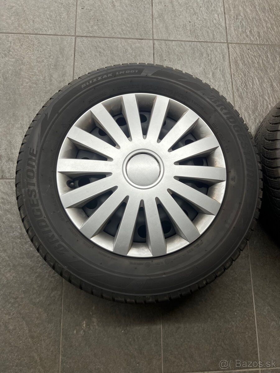 Predam zimnu sadu s plechovymi diskami 215/65 R17.