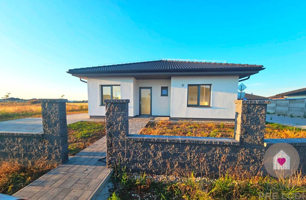 SAMOSTATNE STOJACÍ BUNGALOV- 108m2 + krytá terasa 12m2, POZE