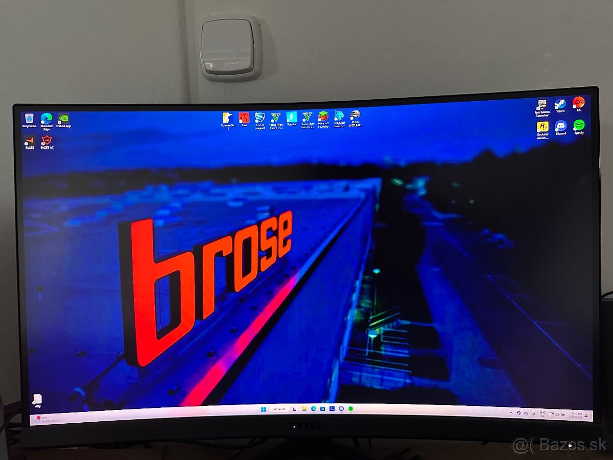 Predám zaoblený herný monitor