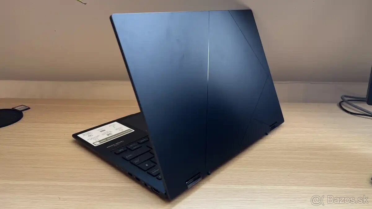 ASUS ZENBOOK 14 OLED