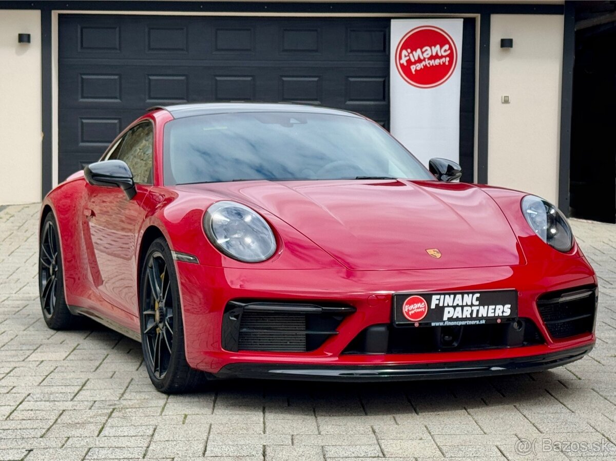 Porsche 911 Carrera 4 GTS
