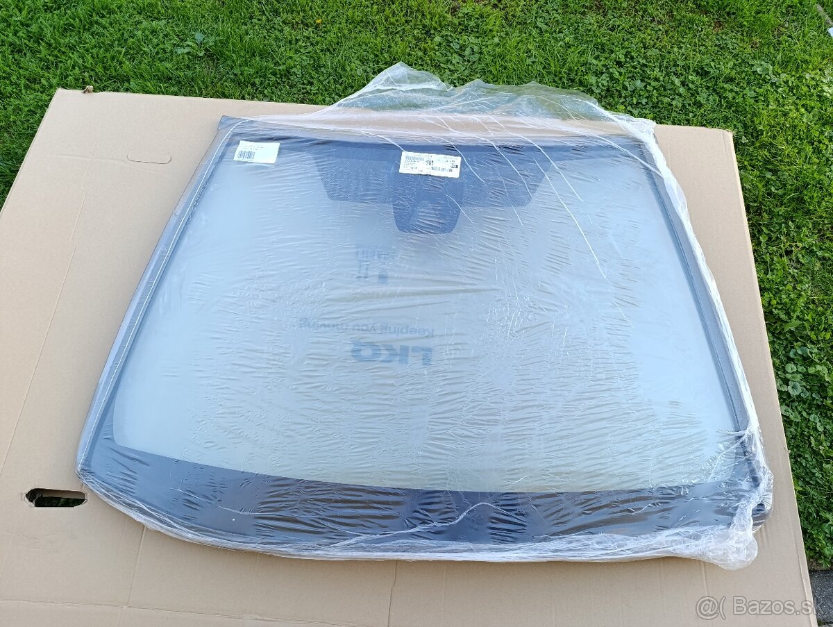 Čelné sklo Toyota Corolla XII kamera