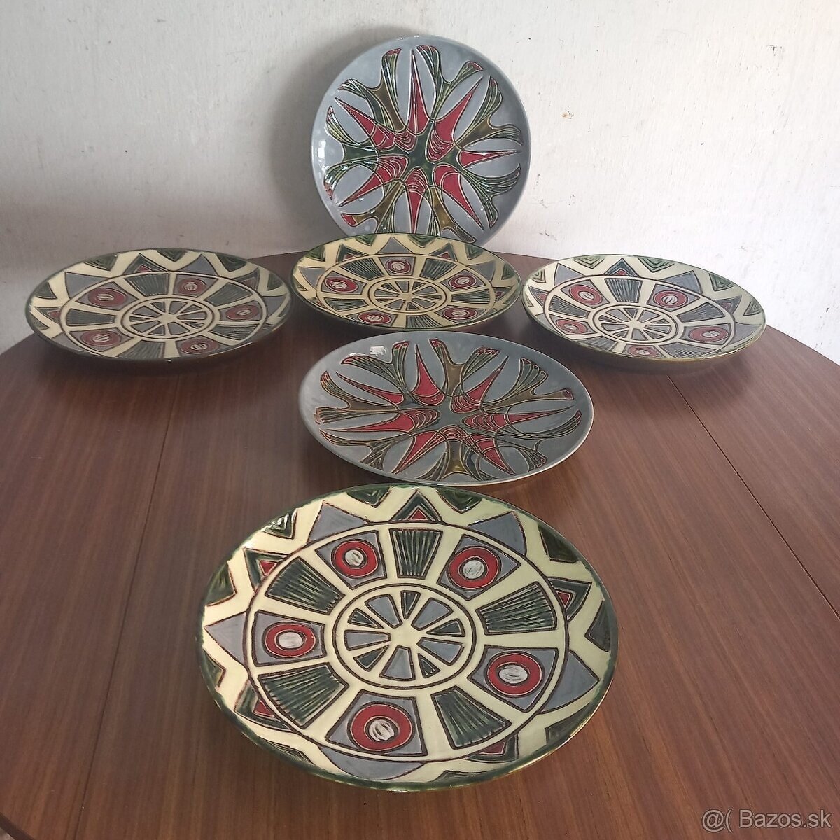 Predám keramické taniere 6 ks.