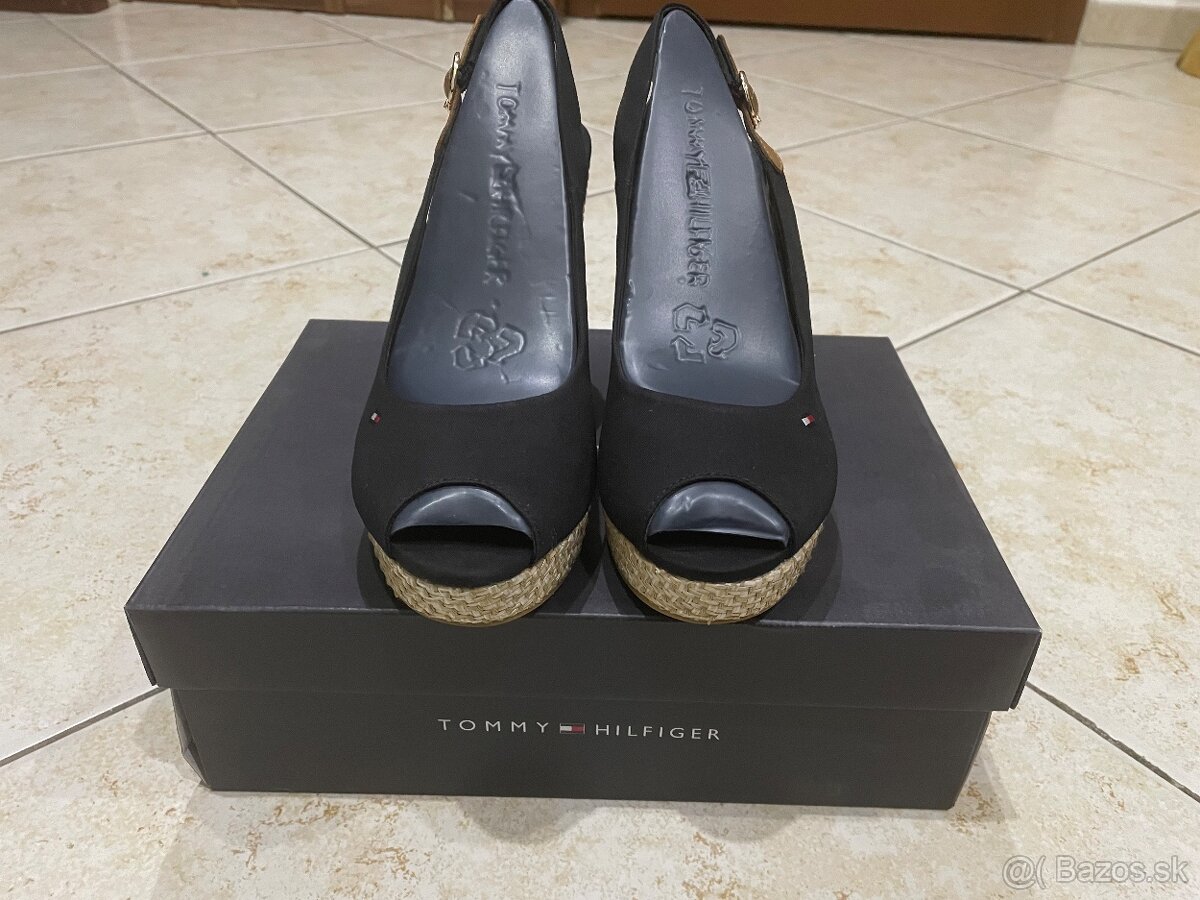 Predám sandále Tommy Hilfiger 39,originál,raz obuté