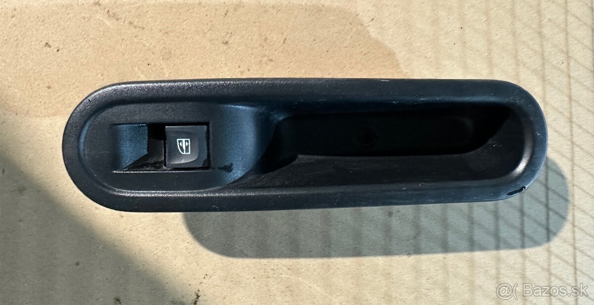 Spínač elektrického ovládania okien Renault Twingo 3