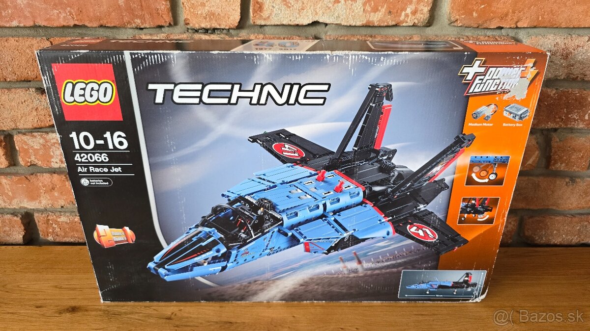 LEGO Technic 42066 Pretekárska stíhačka