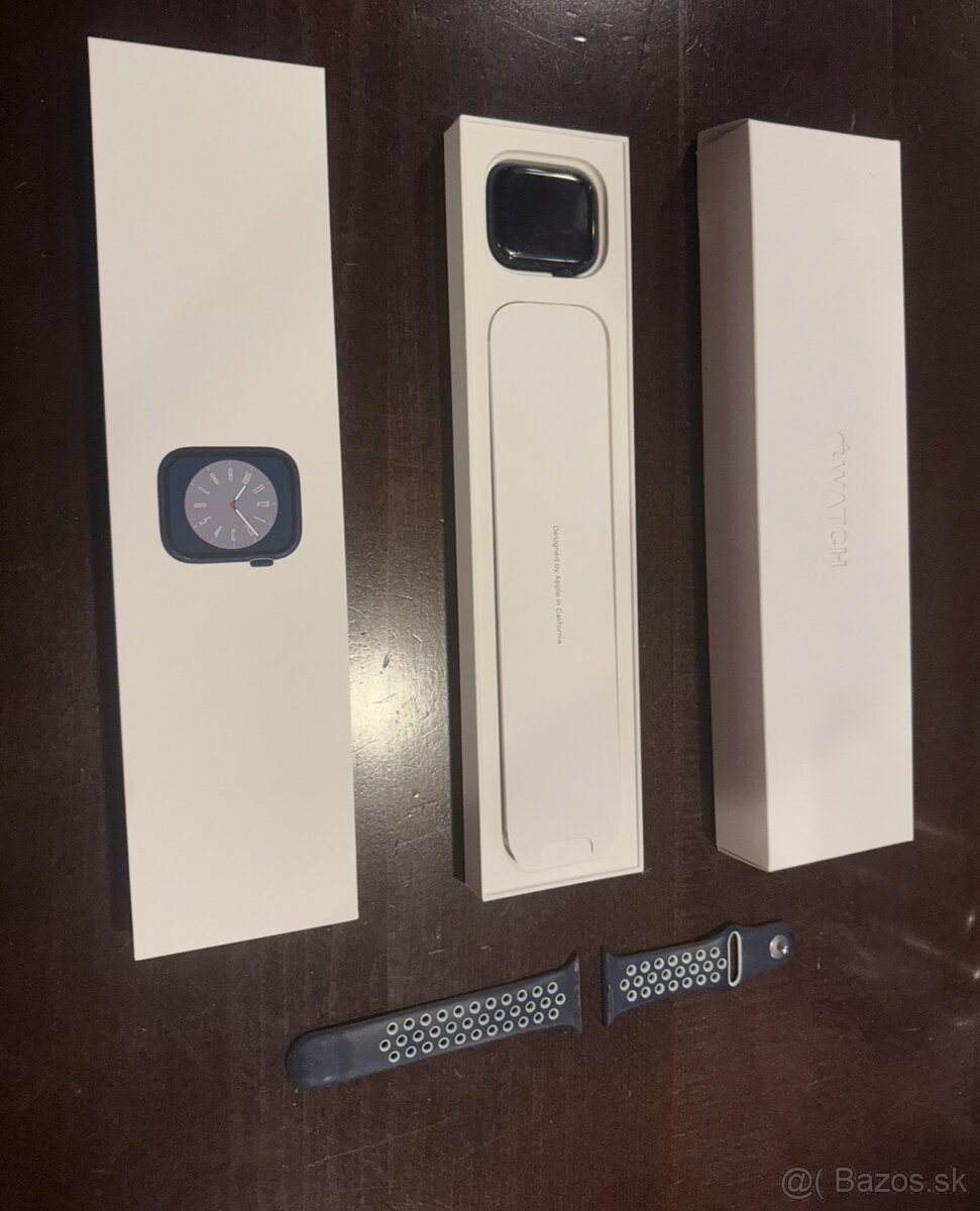 Predám Apple Watch 8 45mm Black základne známky používania