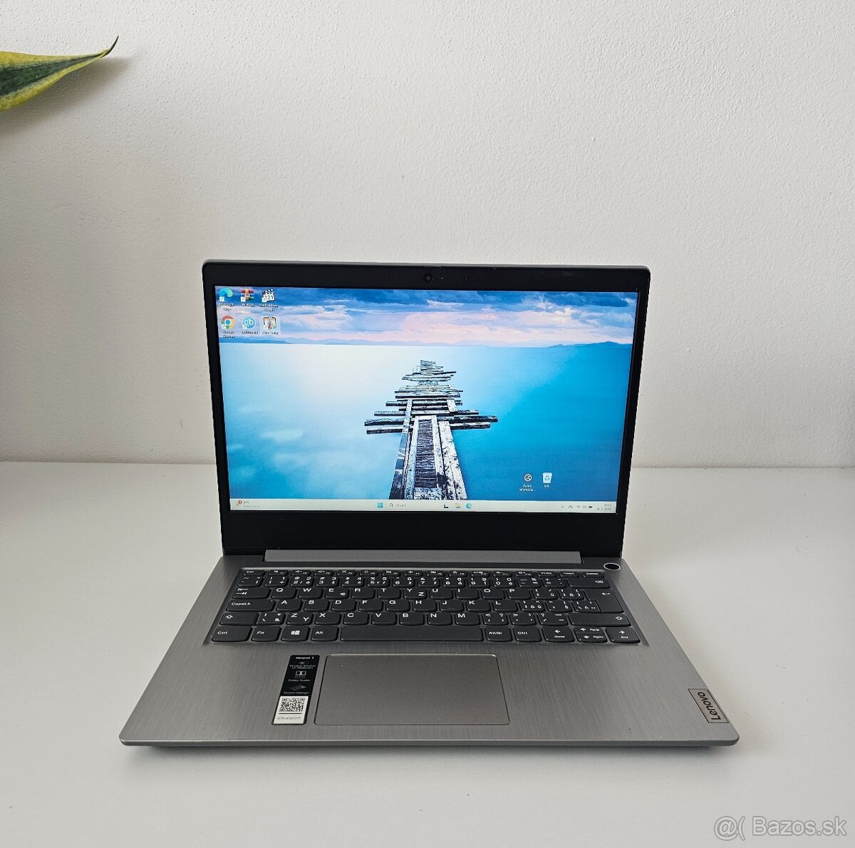 Notebook Lenovo Ryzen 12 GB RAM UHD graficka