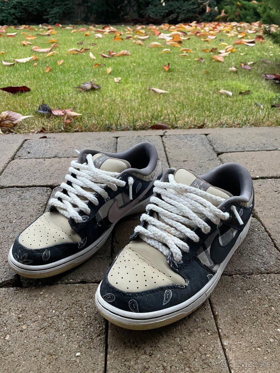 Nike SB Dunk Low “Travis Scott”