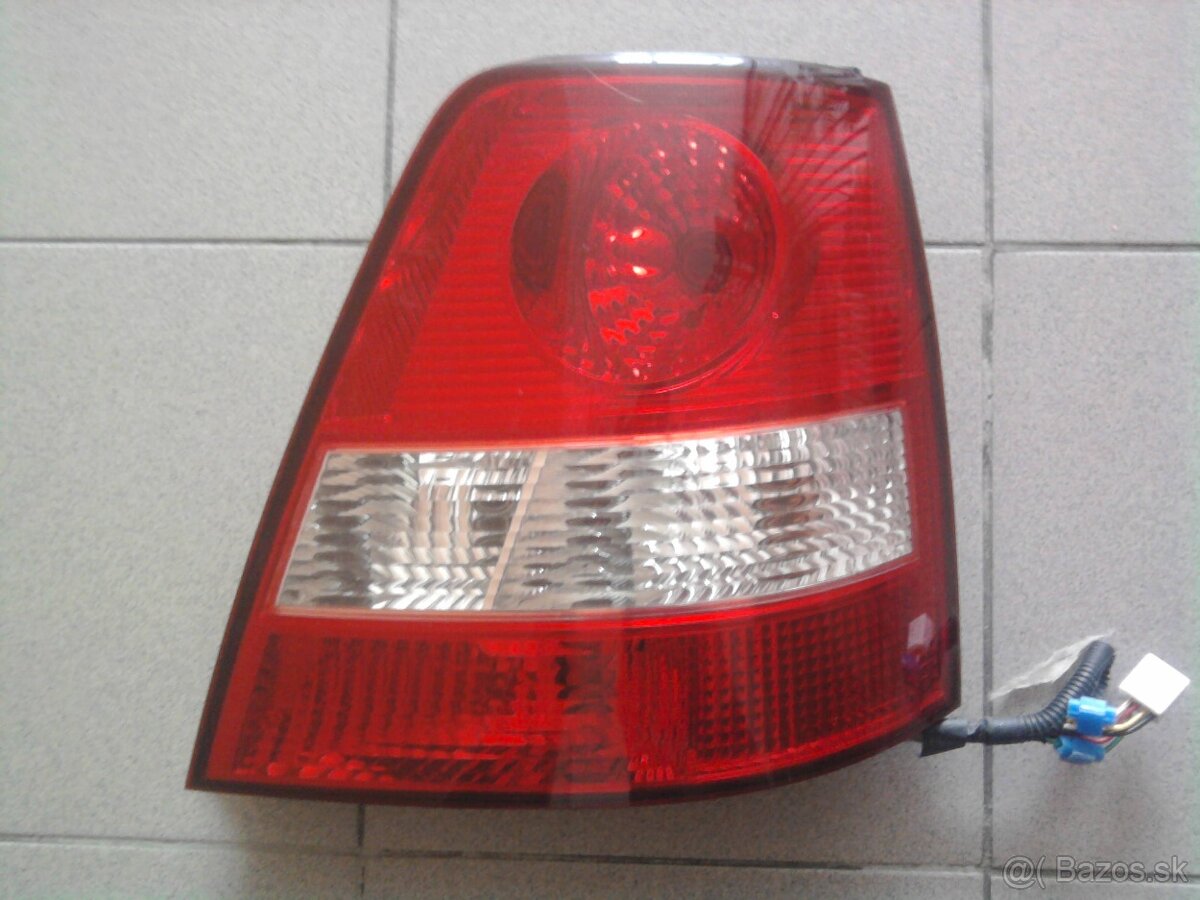 Kia sorento zadne svetlo a zrkadla