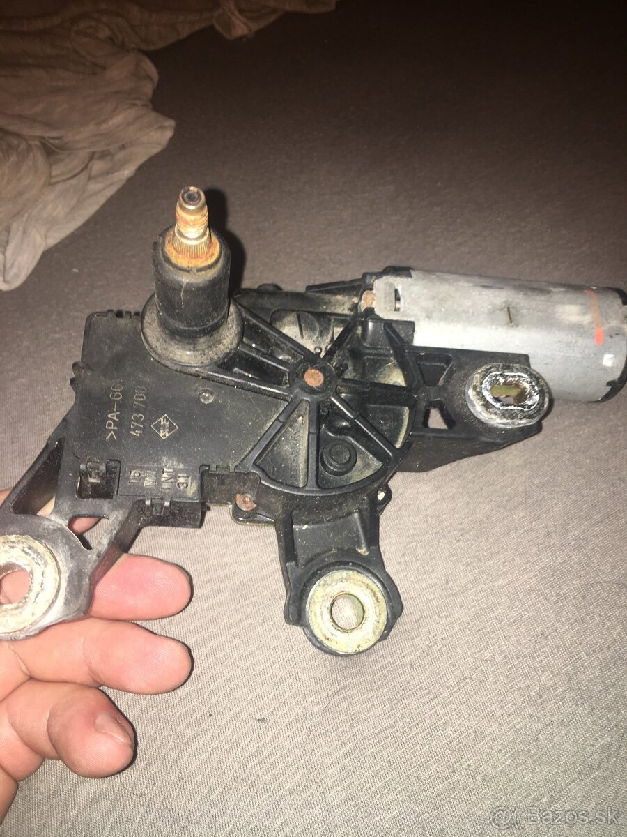 B5 - motorcek zadného stieraca