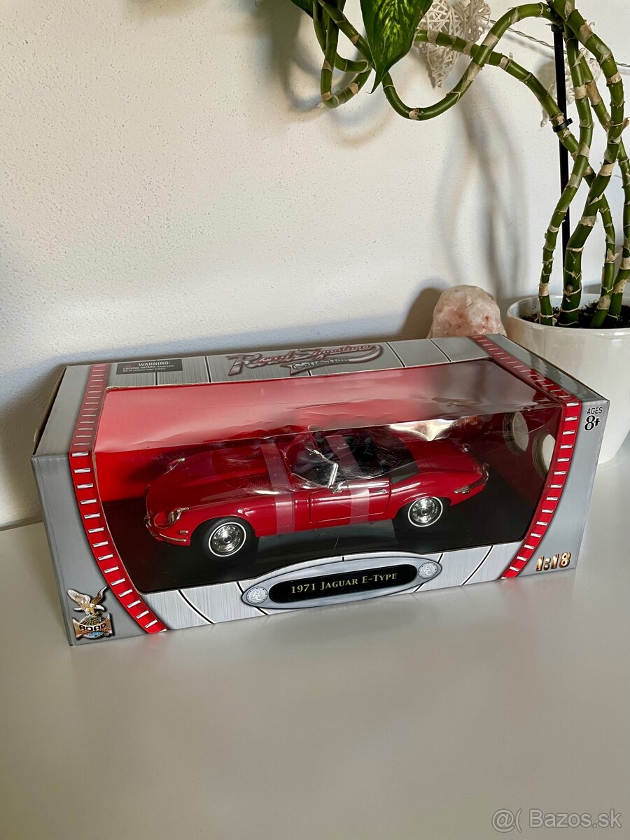 Road Signature Jaguar