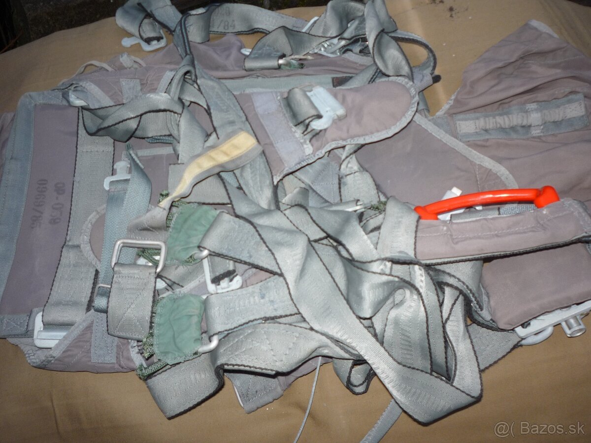 padákový nosič.čsla