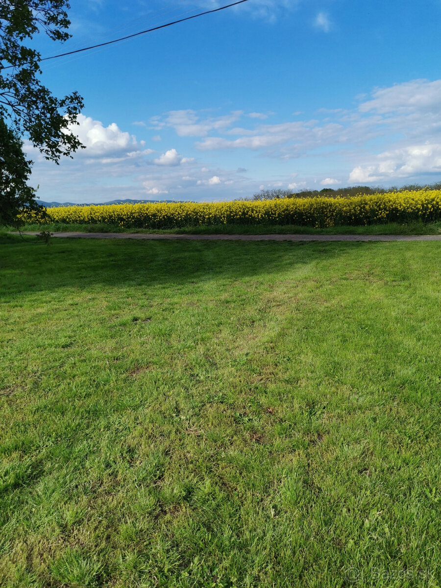 Pozemok na chatu, veľká dvoj-pivnica, záhrada, dobrý prístup