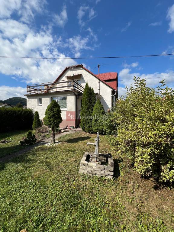 Rodinný dom s hospodárskou budovou a pekným pozemkom - DOHŇA