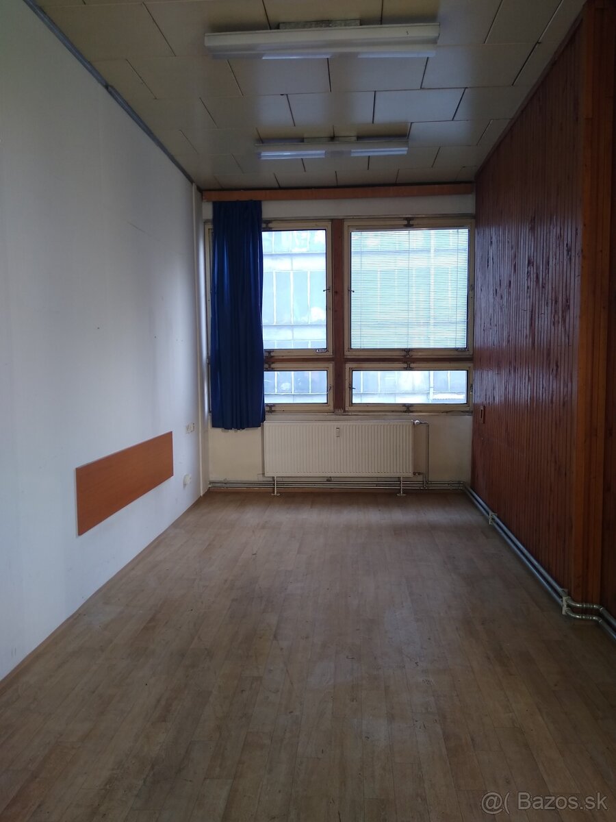 Kancelária 20 m2 s umývadlom Žilina