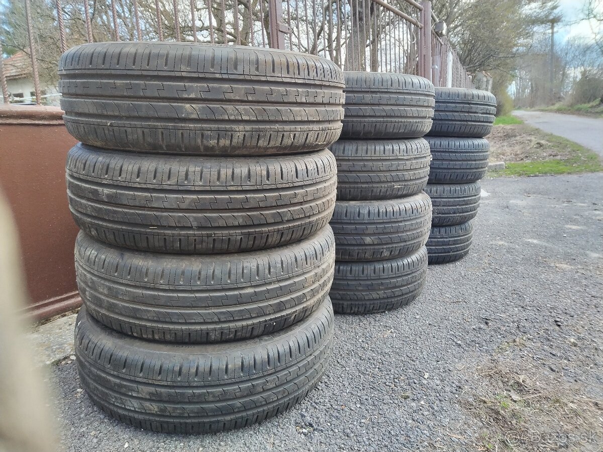 Predám pneumatiky R15, R14, gumy, disky Peugeot, Dacia