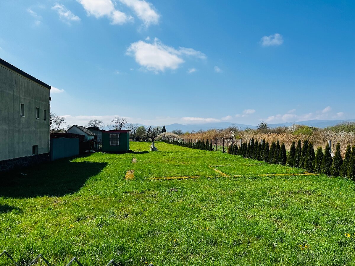 LUKRATÍVNY stavebný pozemok 1008 m2, VT, Záhradná ulica