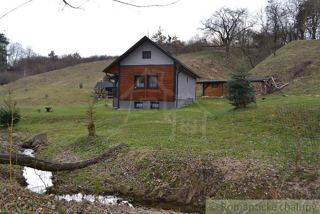 Výminočné miesto so zrekonštruovanou chalupou na samote