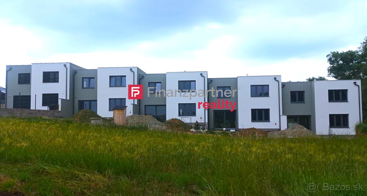 Novostavba v radovej zastavbe nad Prešovom s MHD (F641-12-AN