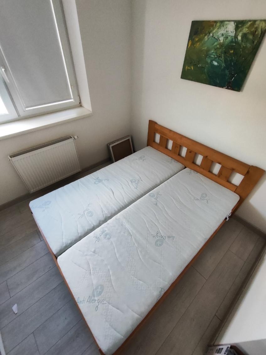 Manželská posteľ s matracmi