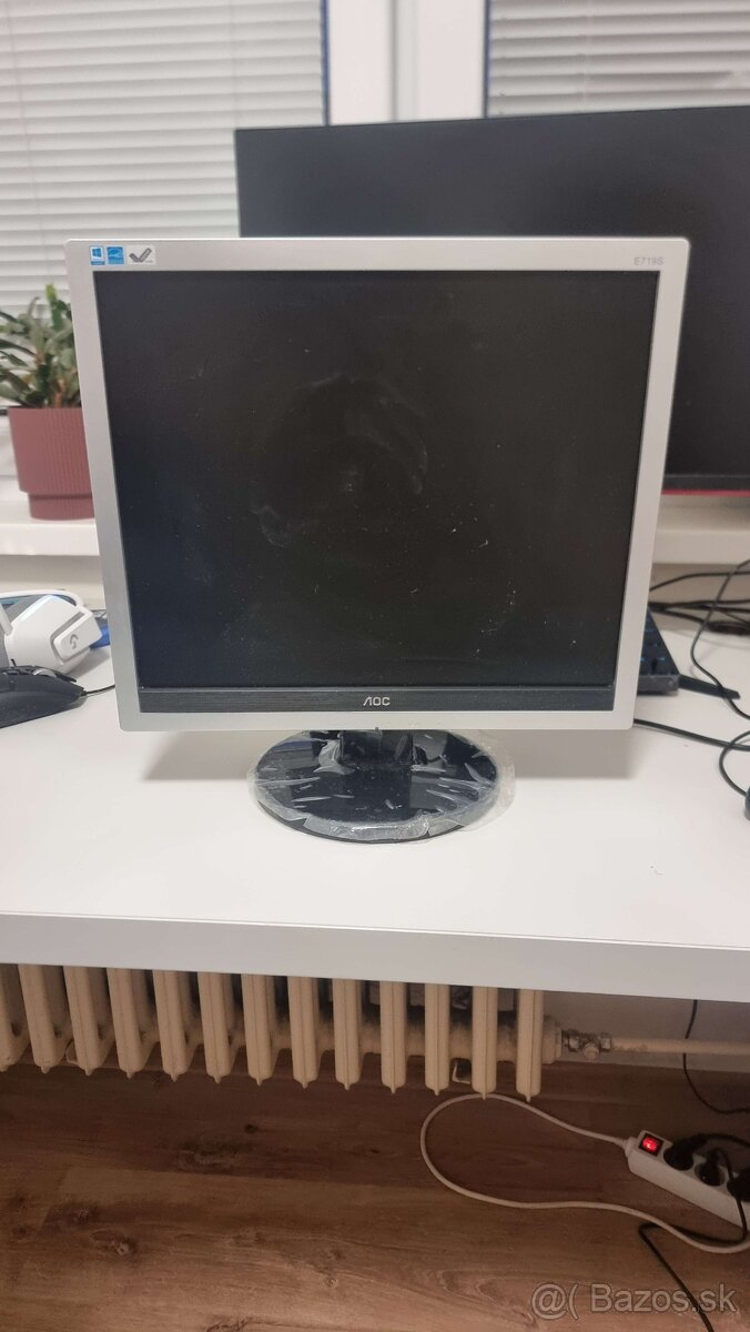 AOC E719S – LCD Monitor VGA