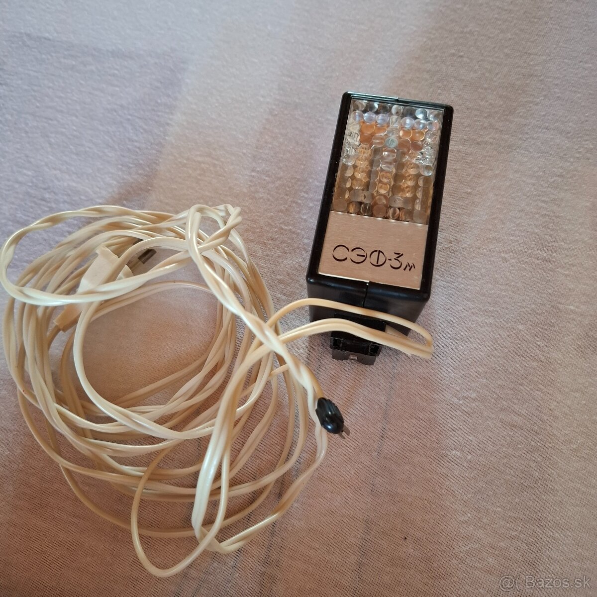 Blesk k staršiemu typu fotoaparátu