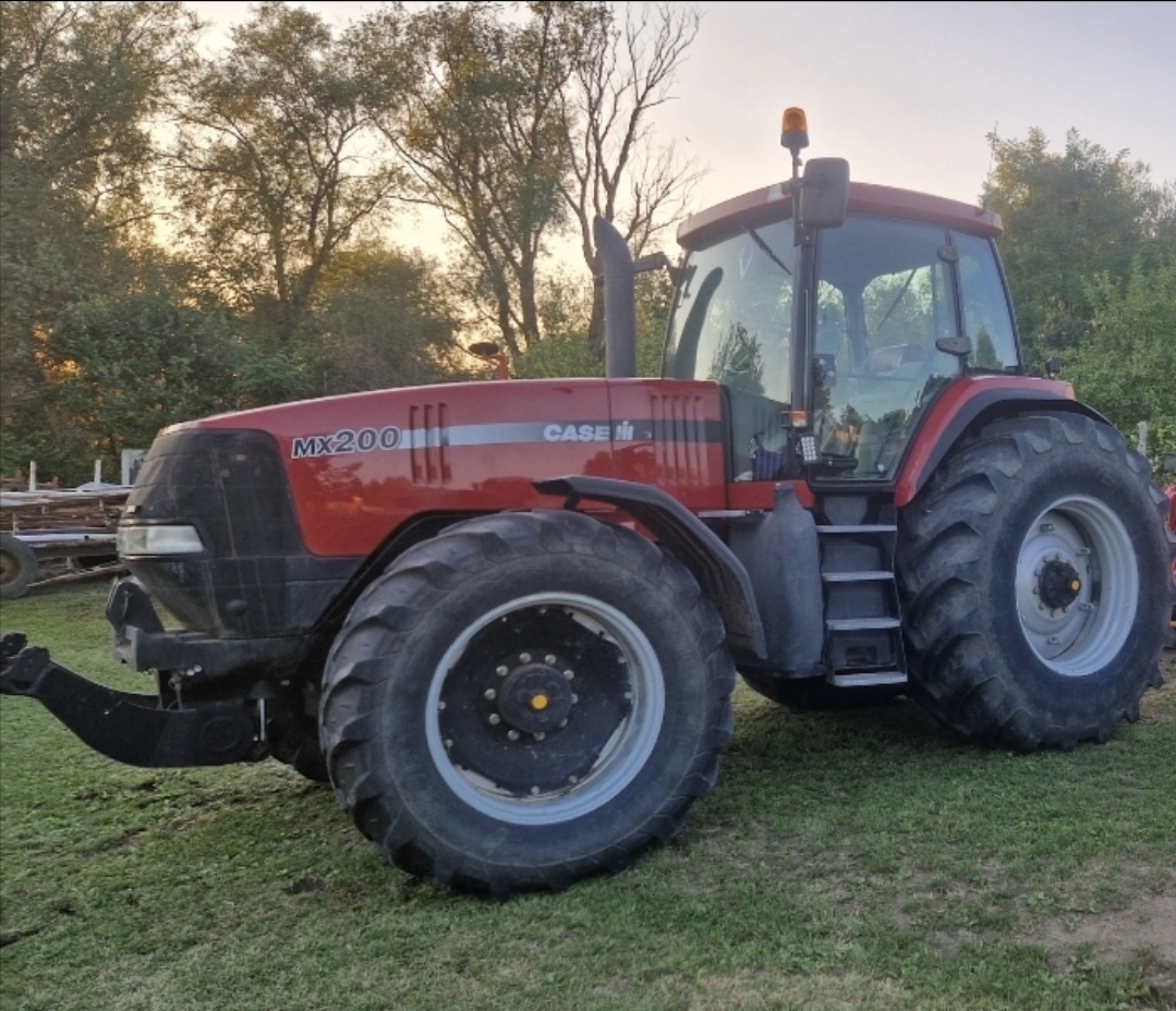 Predám Case Magnum MX200