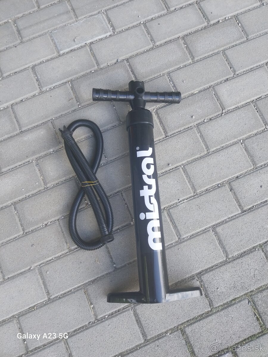 Pumpa na paddleboard