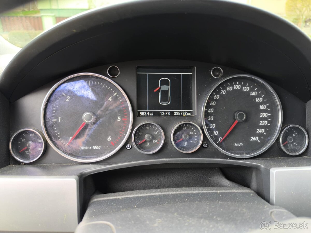 Predám touarega 3.0v6 4500€