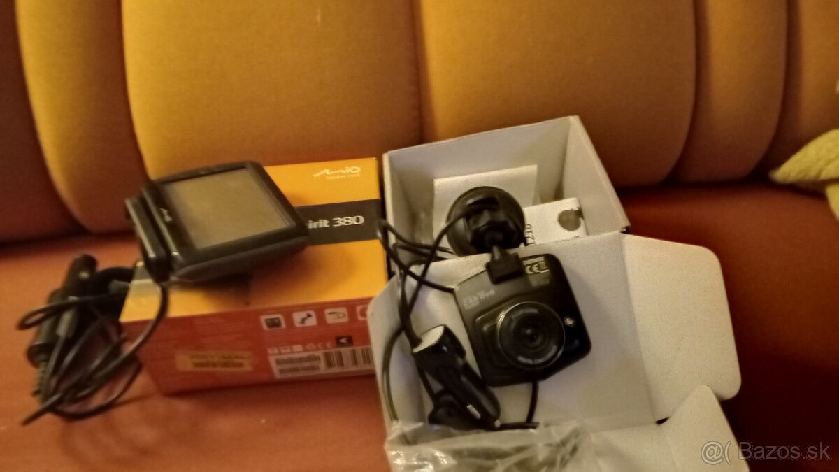 Predám navigáciu, auto kameru.