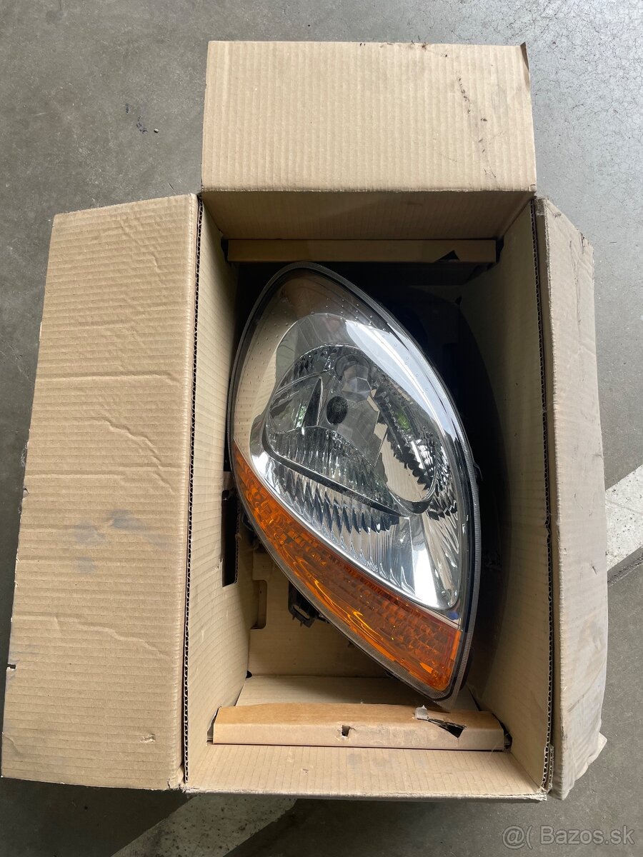 RENAULT KANGO prave svetlo