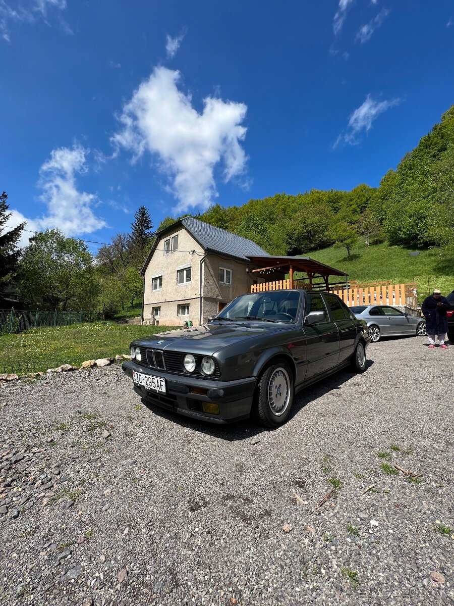 BMW e30 324d