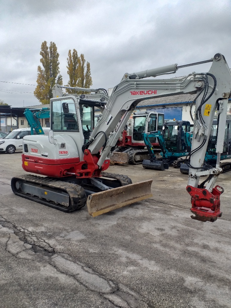 TAKEUCHI TB260 - 5800KG