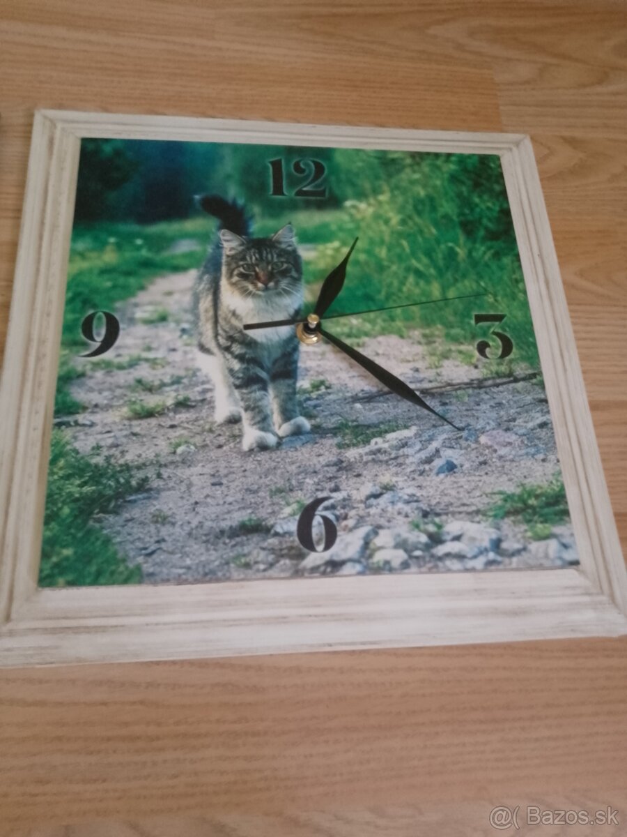 Nástenné hodiny mačička