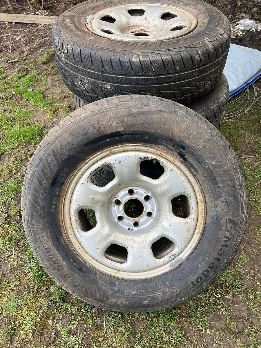 Kolesá s pneu Nissan