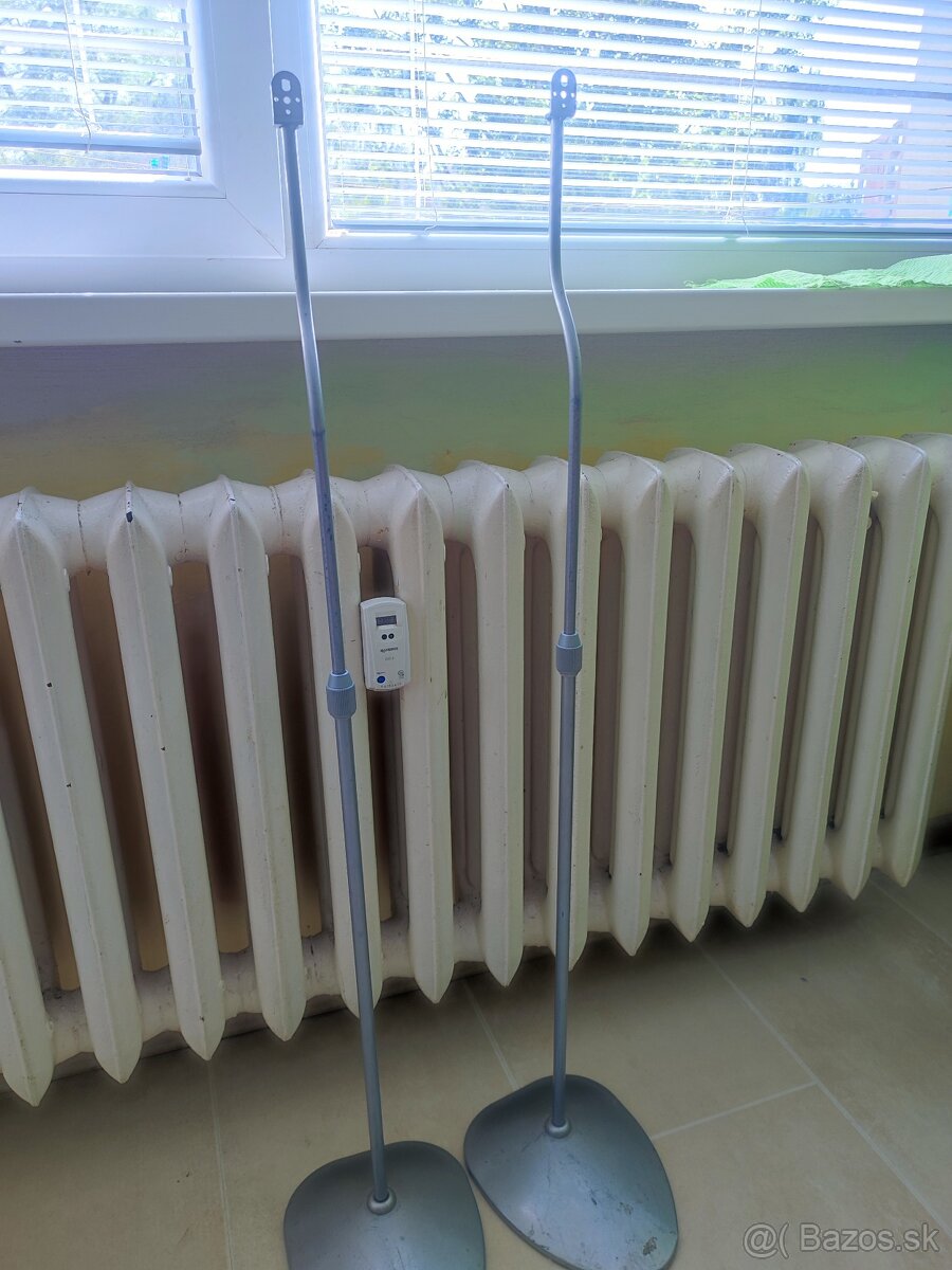 Stojany na reproduktory