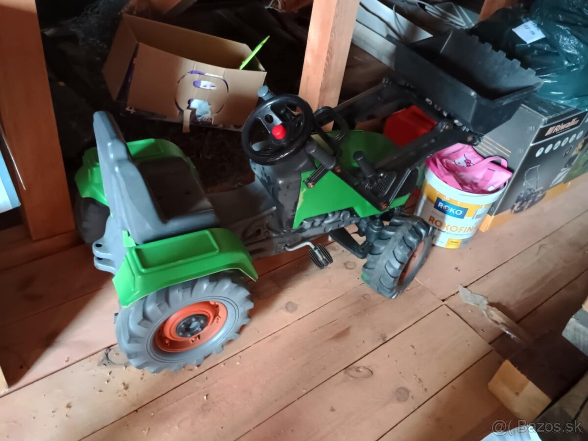 Detsky slapaci traktor