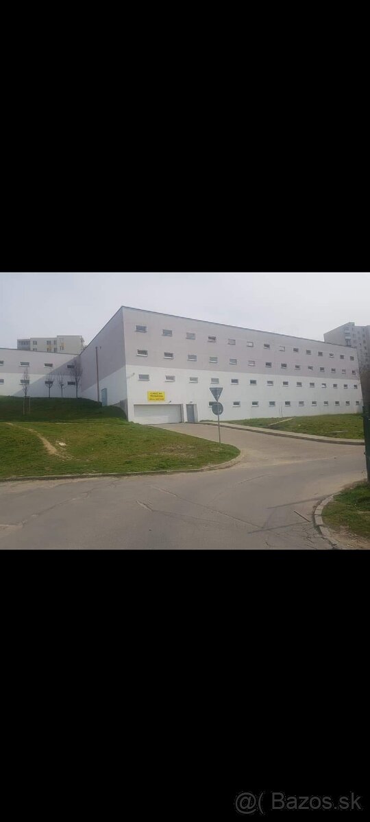 Predám garáž v Hlohovci