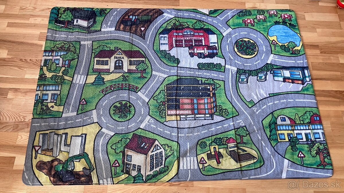 Teplý a jemný detský koberec s autodráhami