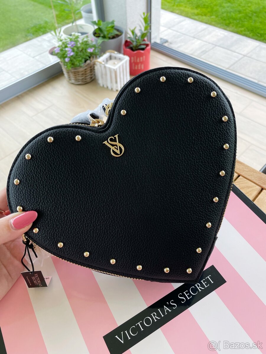 Victoria’s Secrer heart crossbody bag