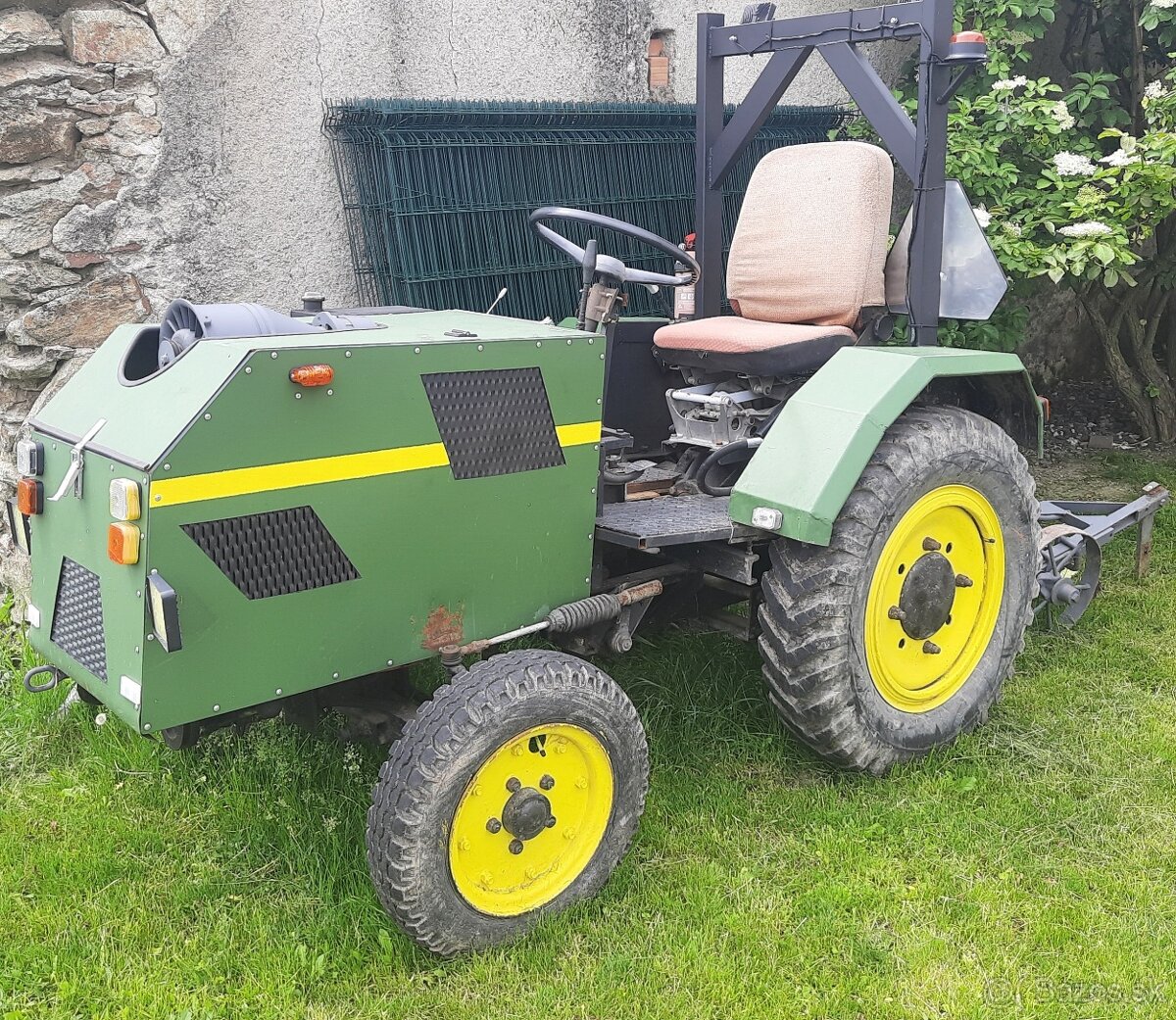 Traktor, malotraktor s pluhom