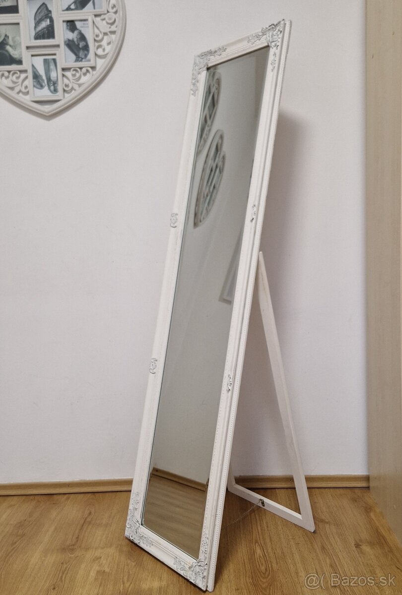 Stojace zrkadlo