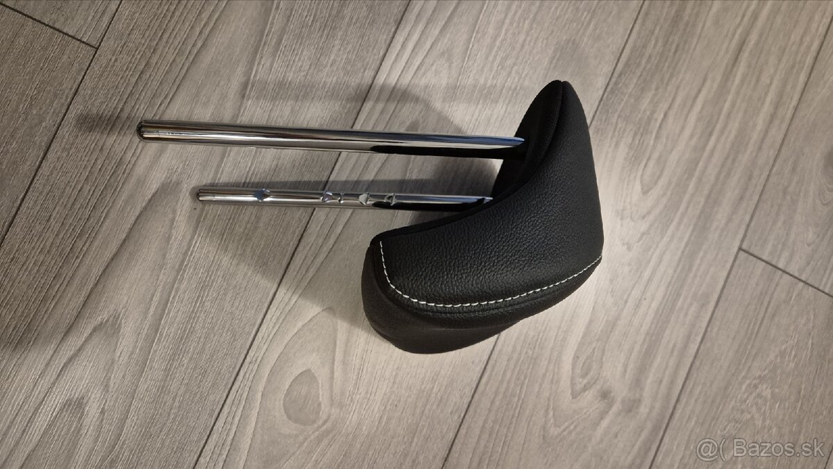 Hlavová opierka z Kia XCeed 2023