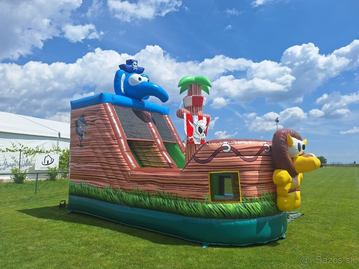 Skákací hrad pirátska loď