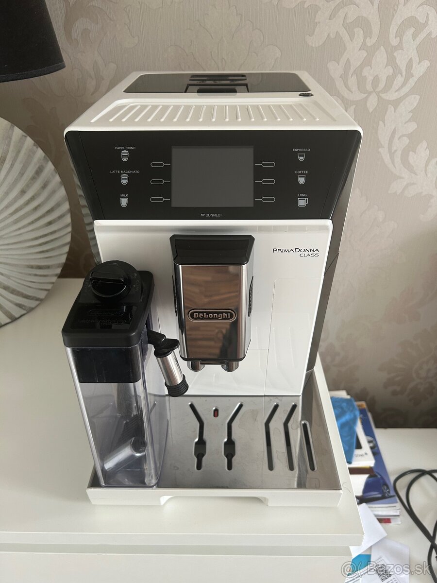 Delonghi PrimaDonna Class ECAM550.55W